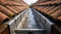 découvrez les avantages du chéneau encaissé pour toiture, une solution esthétique et durable pour assurer l'évacuation des eaux pluviales tout en intégrant parfaitement votre toiture.