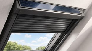 découvrez nos conseils pour optimiser la durée de vie de la batterie de votre volet roulant solaire velux et profiter d'une performance durable et efficace.