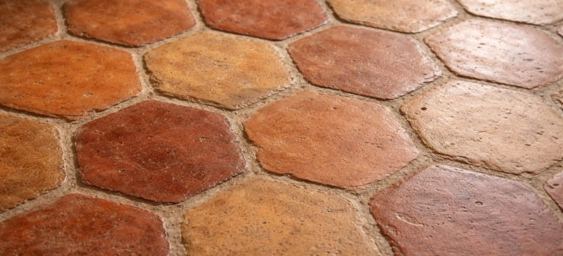 découvrez les tomettes, un carrelage en terre cuite traditionnel alliant authenticité et esthétique pour sublimer vos sols avec charme et caractère.